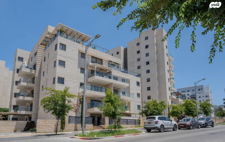 דירת גן, יקינטון 4, הפרחים, חריש