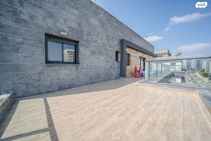 גג/ פנטהאוז, לוטם 13, הפרחים, חריש