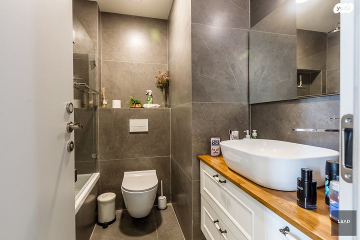 גג/ פנטהאוז, חסידי האומות, מכללת תל אביב יפו, דקר, תל אביב יפו