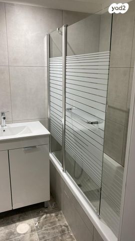 דירה, קרל פופר, נתניה