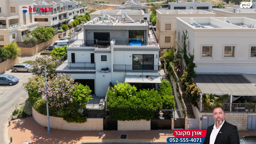 דו משפחתי, ניצנית, פרדסיה