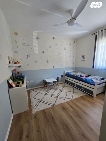 דירת גן, תל מונד