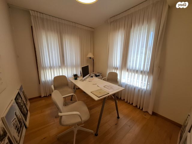 דירה, מרדכי צבי מנה, טלביה, קוממיות, ירושלים