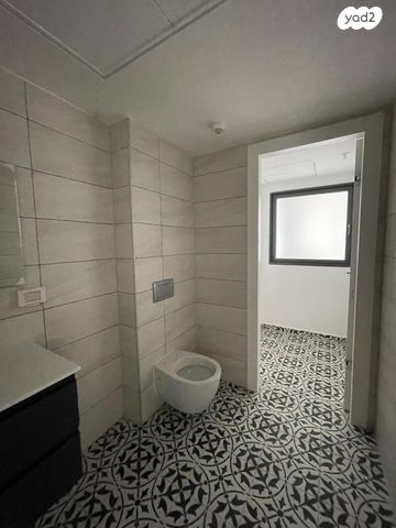 דירה, אמנון ליפקין שחק, נוף הטיילת, נתניה