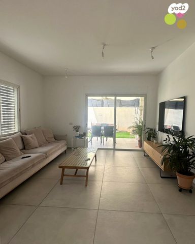 דו משפחתי, בנימינה גבעת עדה