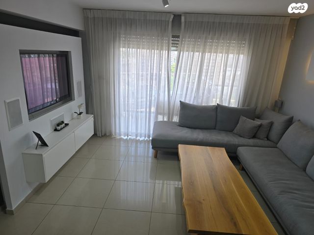 דירה, הדס, קרית אילון, חולון