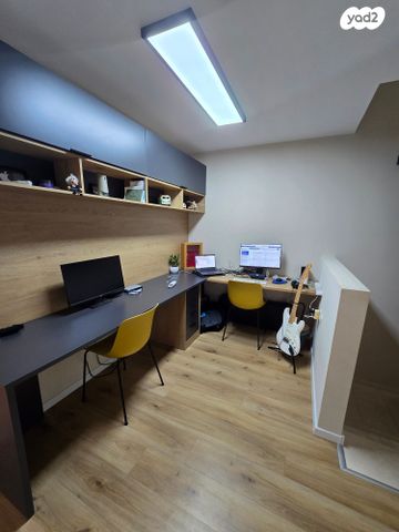 דירת גן, תל מונד