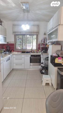 דירת גן, שדרות בגין, נוף הדר, כפר יונה