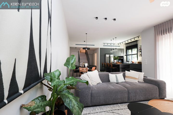 דירת גן, תל מונד