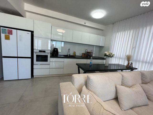 דירה, דרך מנחם בגין 160, מונטיפיורי, הרכבת, תל אביב יפו