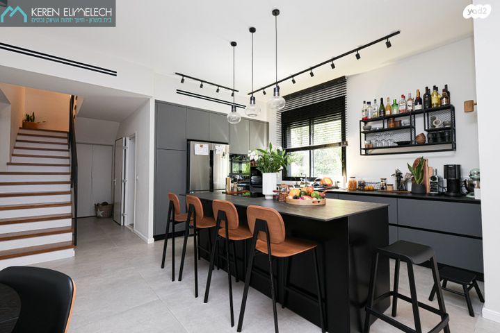 דירת גן, תל מונד