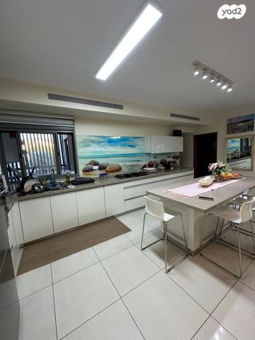 דירה, שרת, טירת כרמל