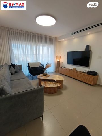 גג/ פנטהאוז, היסמין 111, הפרחים, קרית גת