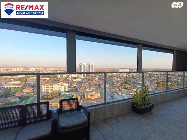 גג/ פנטהאוז, היסמין 111, הפרחים, קרית גת