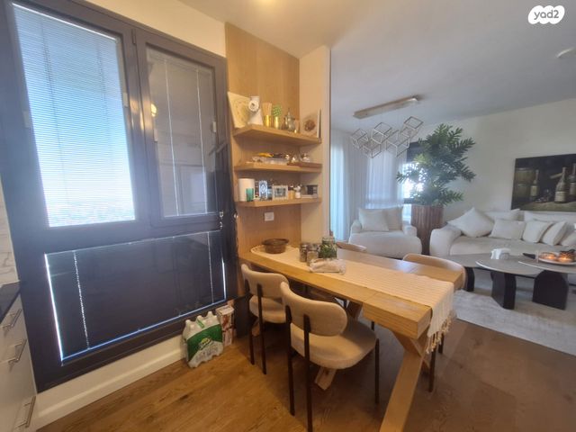 דירה, הרב ניסנבאום 37, בת ים