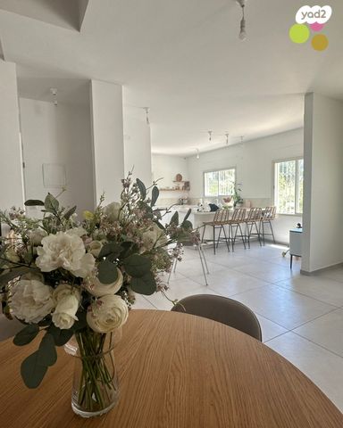 דו משפחתי, בנימינה גבעת עדה