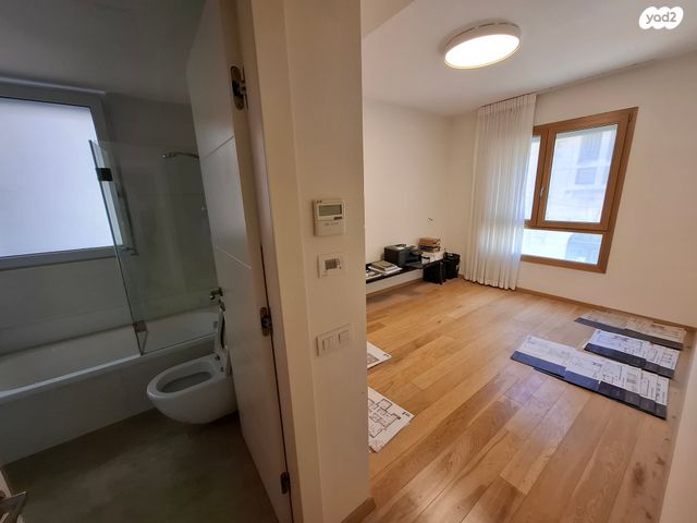 דירה, מרדכי צבי מנה, טלביה, קוממיות, ירושלים