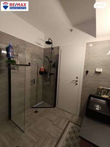 גג/ פנטהאוז, היסמין 111, הפרחים, קרית גת