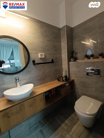 גג/ פנטהאוז, היסמין 111, הפרחים, קרית גת