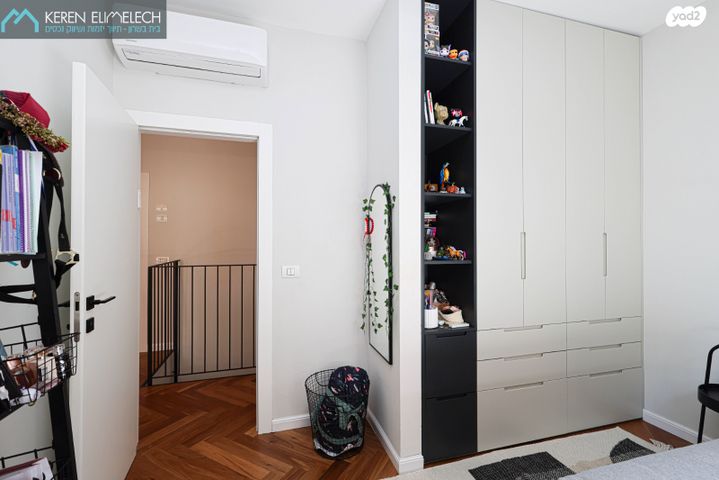 דירת גן, תל מונד