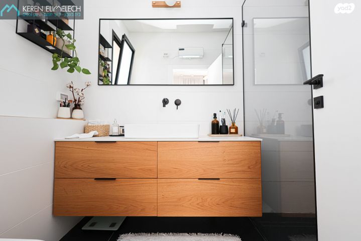 דירת גן, תל מונד