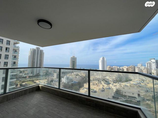 דירה, אמנון ליפקין שחק, נוף הטיילת, נתניה