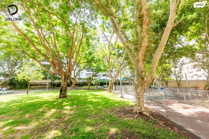 דירה, אורי צבי גרינברג, אזורי חן, גימל החדשה, תל אביב יפו