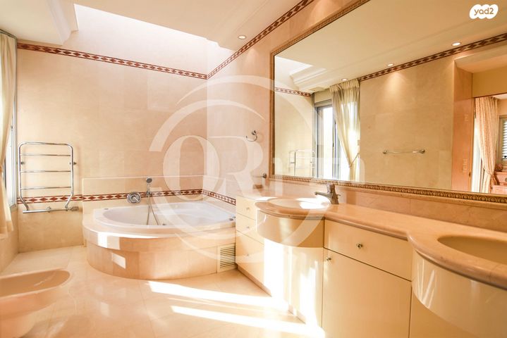 דו משפחתי, אלון, רמת השרון