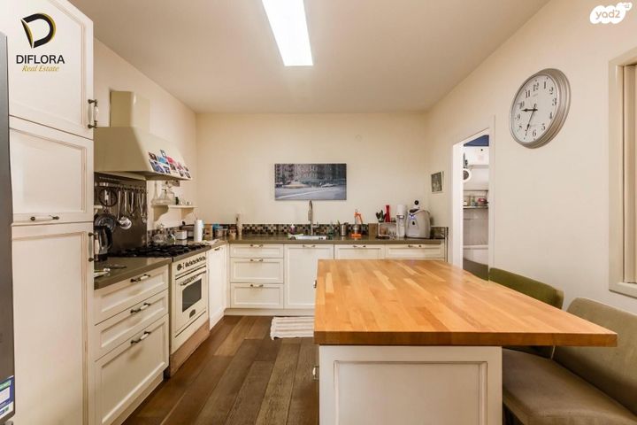 דירה, אורי צבי גרינברג, אזורי חן, גימל החדשה, תל אביב יפו