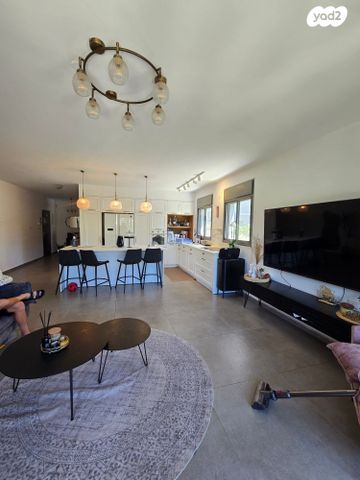 דירת גן, תל מונד