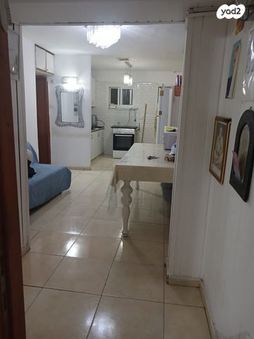 בית פרטי/ קוטג', משעול האיריס, הפרחים, קרית גת