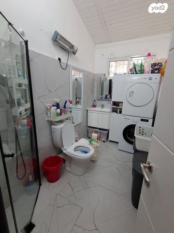 דירת גן, מעלה אדומים