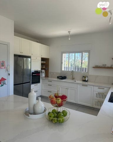 דו משפחתי, בנימינה גבעת עדה