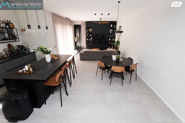 דירת גן, תל מונד