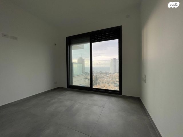 דירה, אמנון ליפקין שחק, נוף הטיילת, נתניה