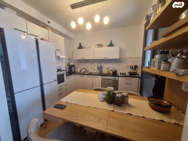 דירה, הרב ניסנבאום 37, בת ים