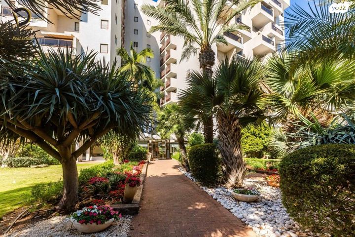 אורי צבי גרינברג 