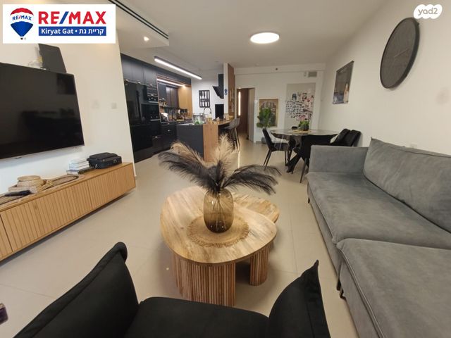 גג/ פנטהאוז, היסמין 111, הפרחים, קרית גת