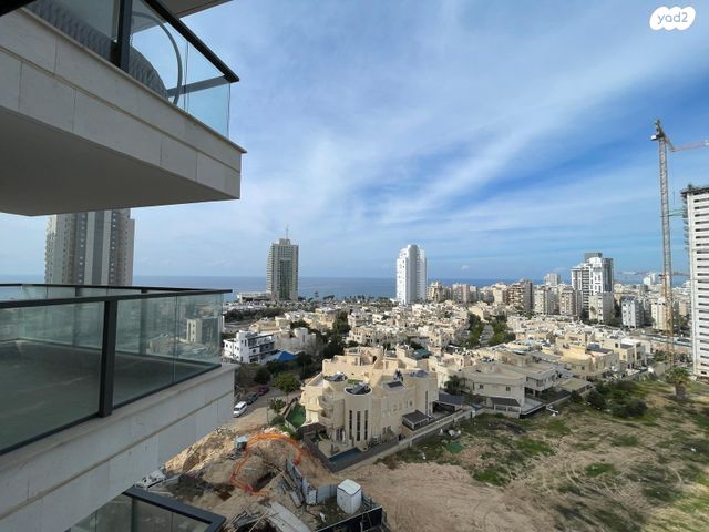 דירה, אמנון ליפקין שחק, נוף הטיילת, נתניה