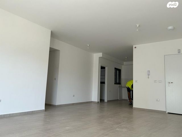 דירה, קרל פופר, נתניה