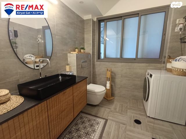 גג/ פנטהאוז, היסמין 111, הפרחים, קרית גת