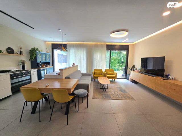 דירת גן, תל מונד