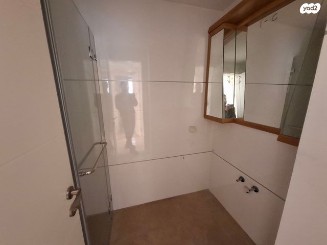 דירה, מרדכי צבי מנה, טלביה, קוממיות, ירושלים