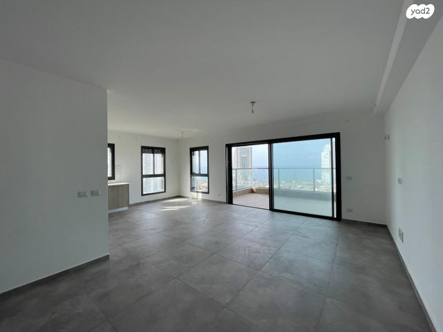 דירה, אמנון ליפקין שחק, נוף הטיילת, נתניה