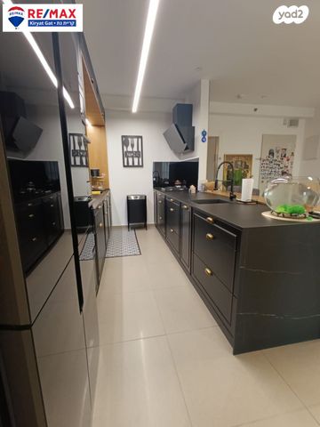 גג/ פנטהאוז, היסמין 111, הפרחים, קרית גת