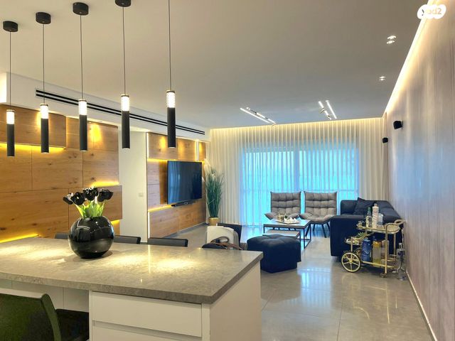 גג/ פנטהאוז, צבי תדמור, ח-501, חולון