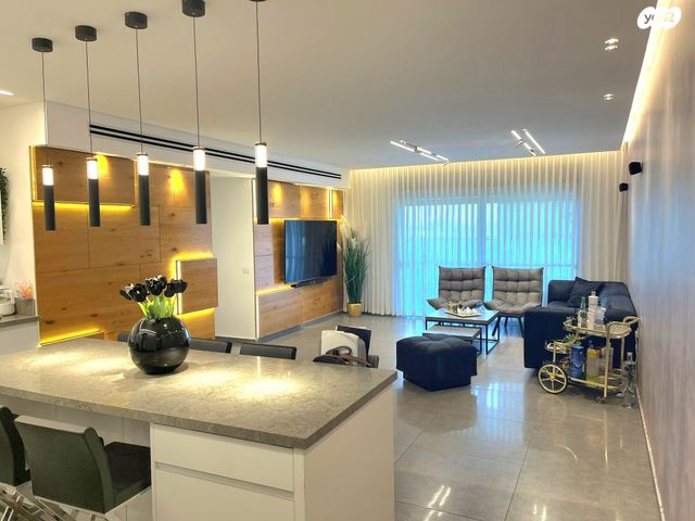 גג/ פנטהאוז, צבי תדמור, ח-501, חולון