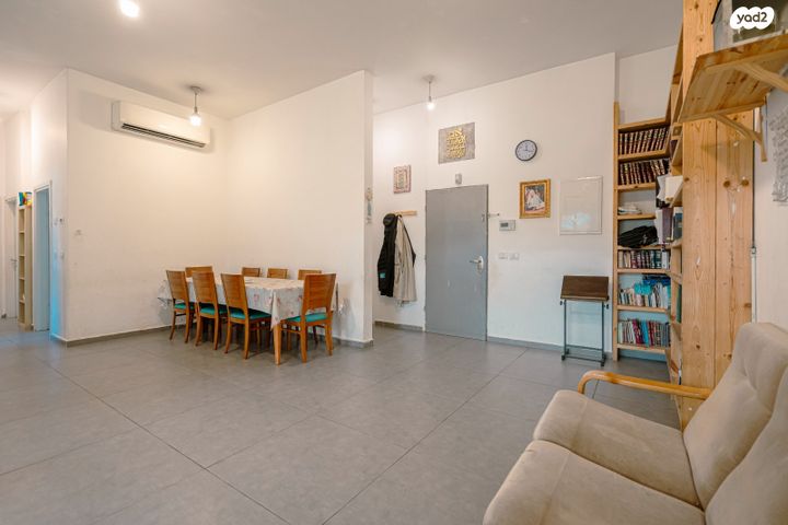 דירת גן, אלה, החורש, חריש