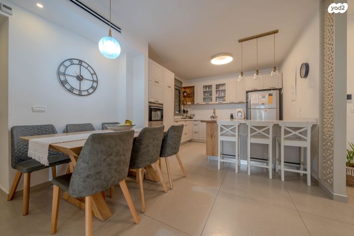 דירת גן, יקינטון 4, הפרחים, חריש