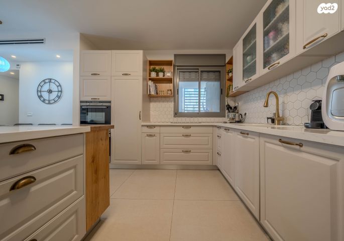 דירת גן, יקינטון 4, הפרחים, חריש